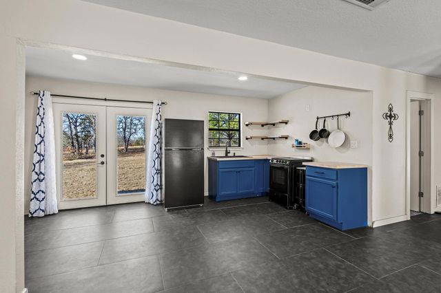 4572 County Road 2700, Telephone, TX 75488