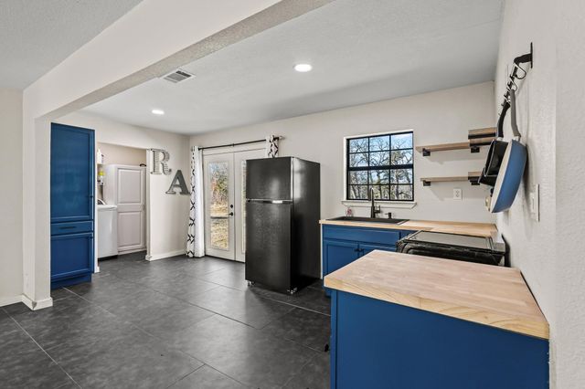 4572 County Road 2700, Telephone, TX 75488