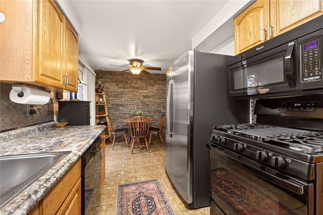 19 Gannett Road, Farmington, NY 14425