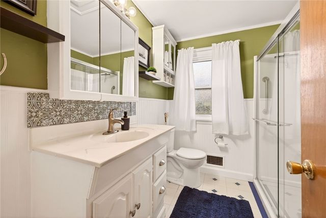 19 Gannett Road, Farmington, NY 14425