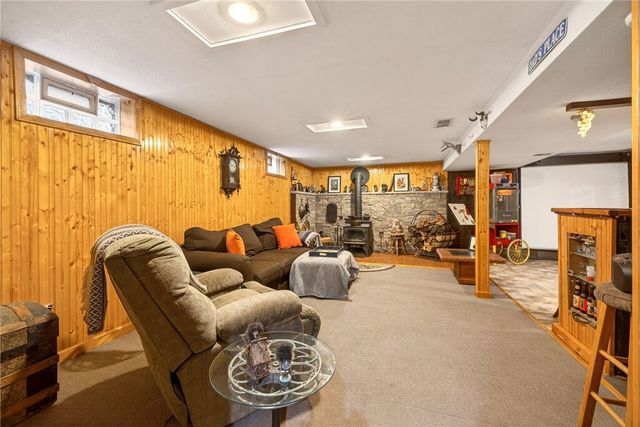 19 Gannett Road, Farmington, NY 14425