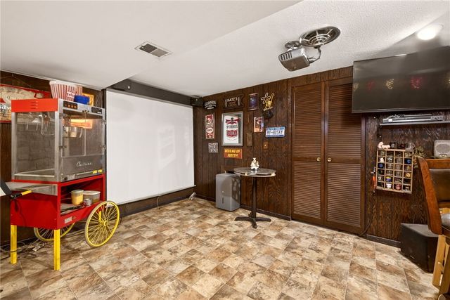 19 Gannett Road, Farmington, NY 14425