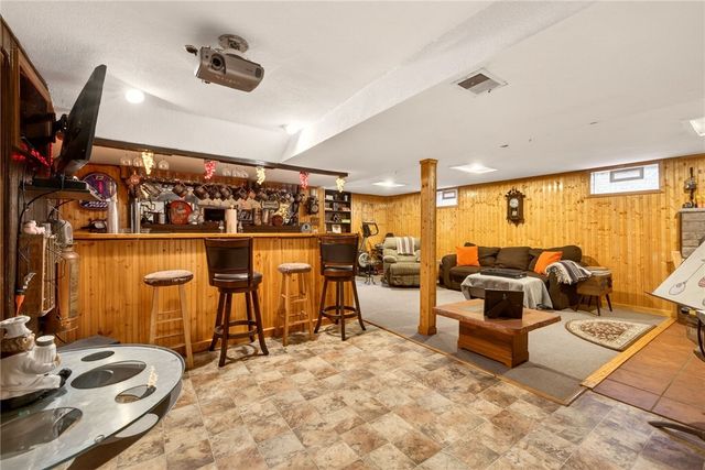 19 Gannett Road, Farmington, NY 14425