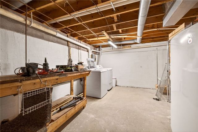 19 Gannett Road, Farmington, NY 14425