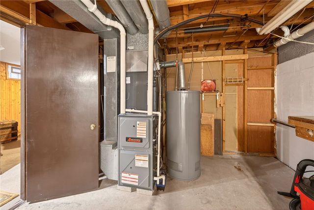 19 Gannett Road, Farmington, NY 14425