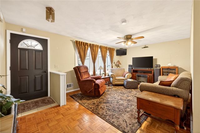 19 Gannett Road, Farmington, NY 14425