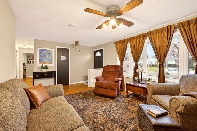 19 Gannett Road, Farmington, NY 14425