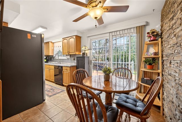 19 Gannett Road, Farmington, NY 14425