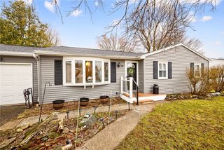 19 Gannett Road, Farmington, NY 14425