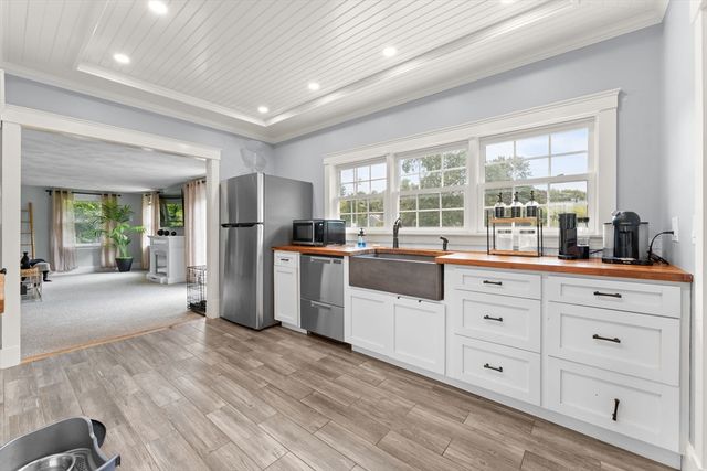 896 Plymouth St, Abington, MA 02351