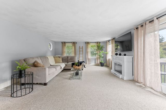 896 Plymouth St, Abington, MA 02351