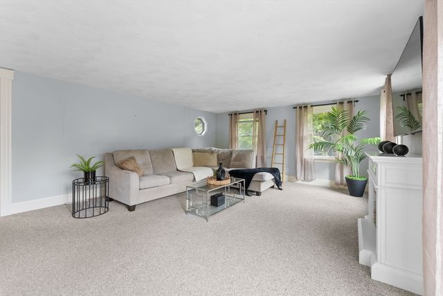896 Plymouth St, Abington, MA 02351