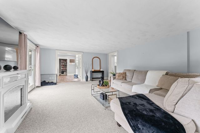 896 Plymouth St, Abington, MA 02351