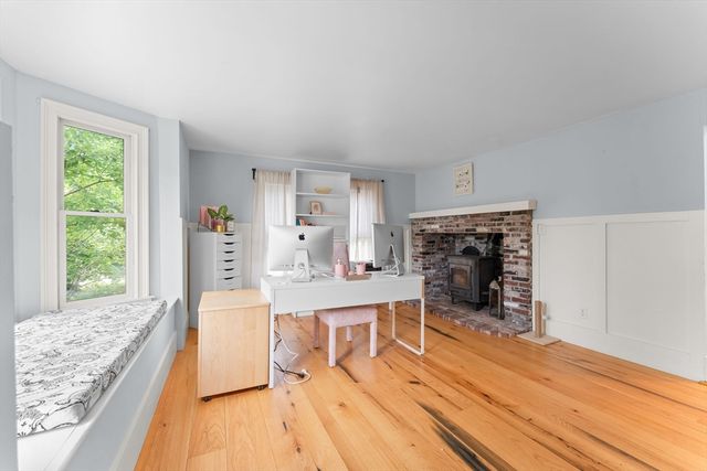 896 Plymouth St, Abington, MA 02351