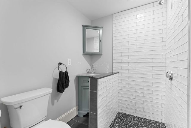 896 Plymouth St, Abington, MA 02351
