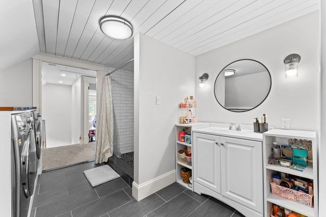 896 Plymouth St, Abington, MA 02351