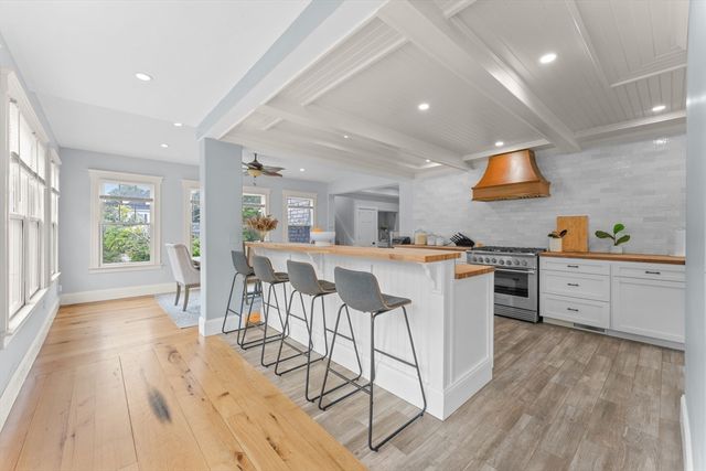 896 Plymouth St, Abington, MA 02351