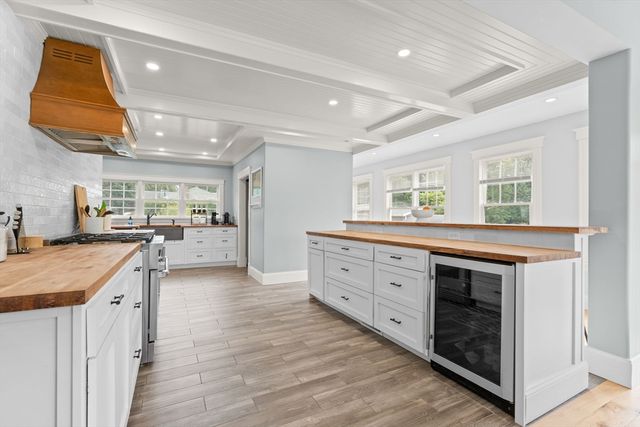 896 Plymouth St, Abington, MA 02351
