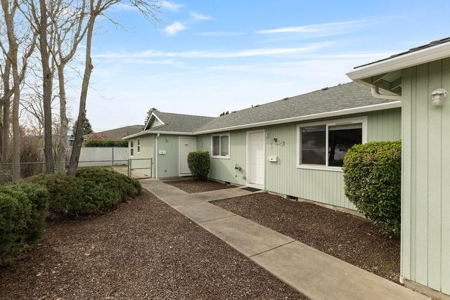 331 N 8th Street, Central Point, OR 97502