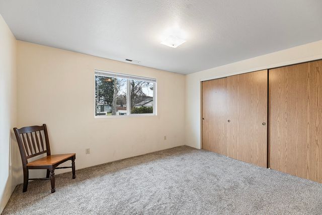 331 N 8th Street, Central Point, OR 97502