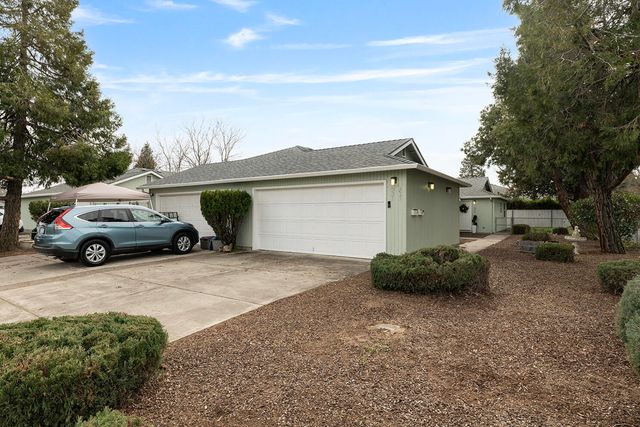 331 N 8th Street, Central Point, OR 97502