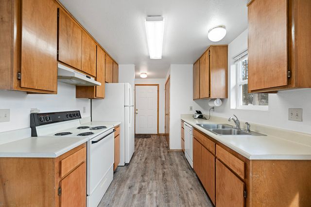 331 N 8th Street, Central Point, OR 97502