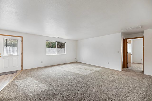 331 N 8th Street, Central Point, OR 97502