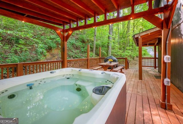 257 Pen Drive, Ellijay, GA 30540