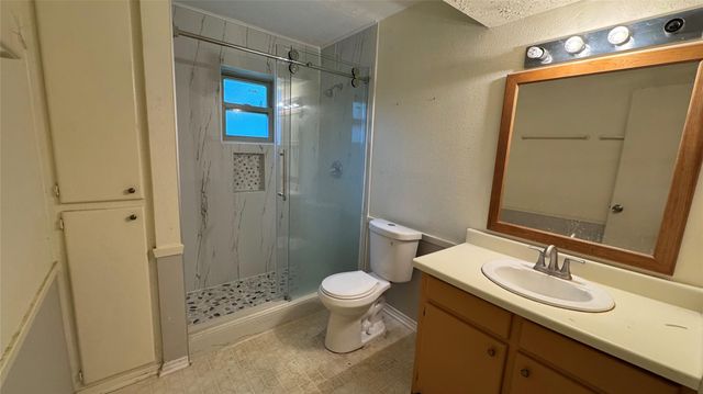 67 E White Willow Circle, The Woodlands, TX 77381