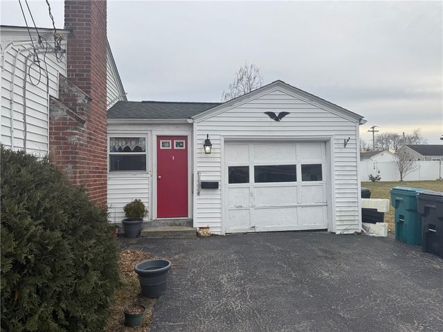 20 Commodore Avenue, Warwick, RI 02888