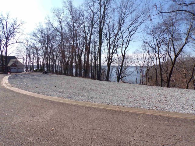 525 SAILBOAT PT, Savannah, TN 38326