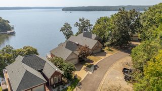 525 SAILBOAT PT, Savannah, TN 38326