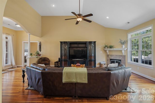 3808 Falling Creek Road NE, Hickory, NC 28601
