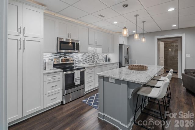 3808 Falling Creek Road NE, Hickory, NC 28601