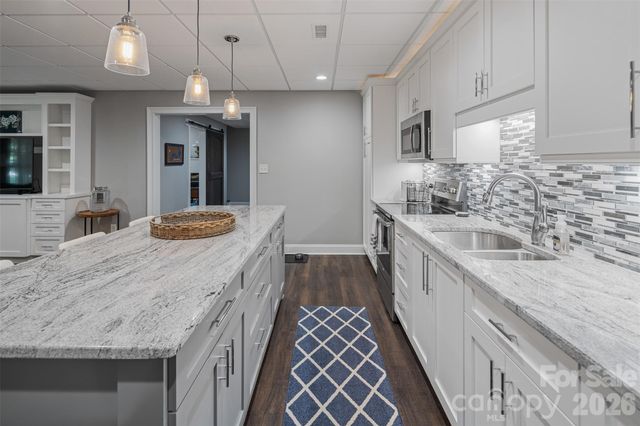 3808 Falling Creek Road NE, Hickory, NC 28601