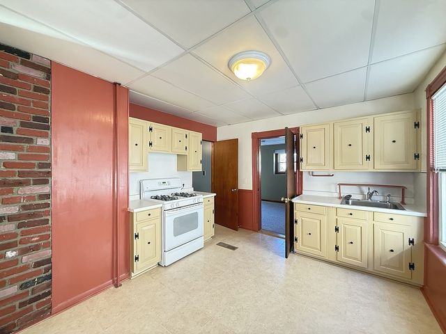 26 Tappan St, Melrose, MA 02176