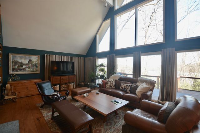 2 Turner Brae, Grantham, NH 03753