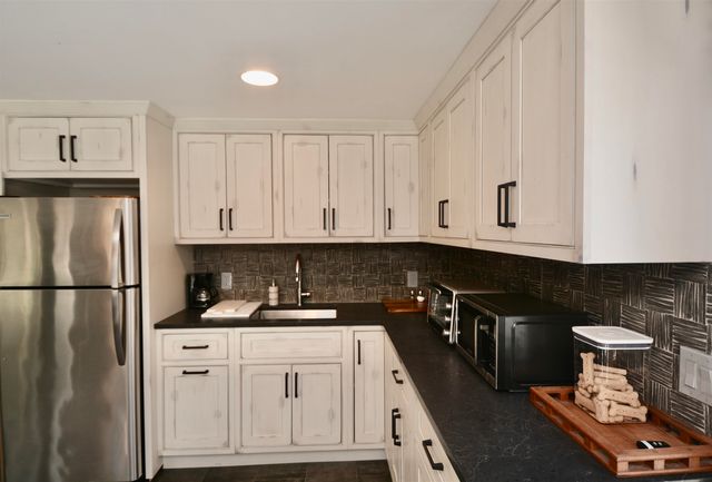 2 Turner Brae, Grantham, NH 03753