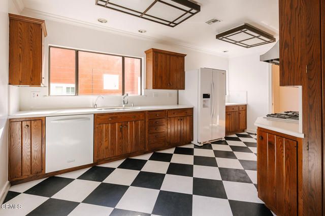 136 S Arden Boulevard, Los Angeles, CA 90004