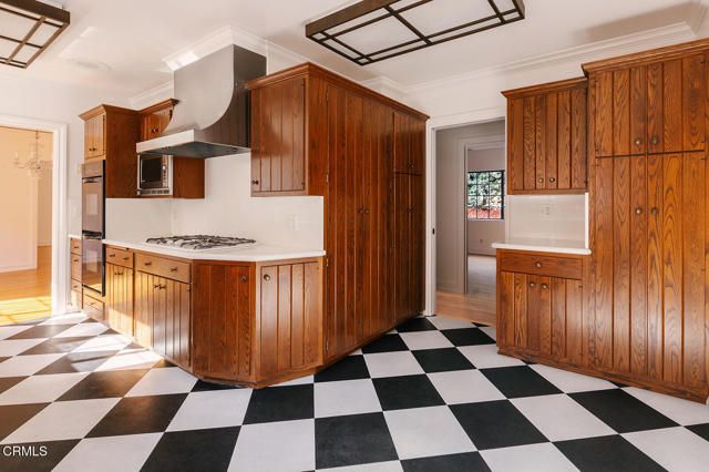 136 S Arden Boulevard, Los Angeles, CA 90004