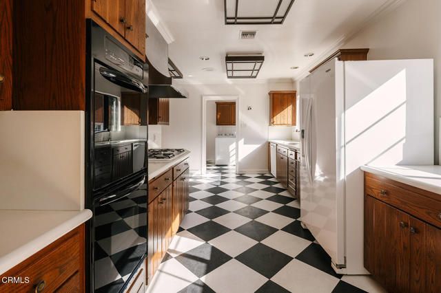 136 S Arden Boulevard, Los Angeles, CA 90004