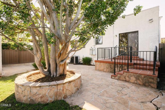 136 S Arden Boulevard, Los Angeles, CA 90004