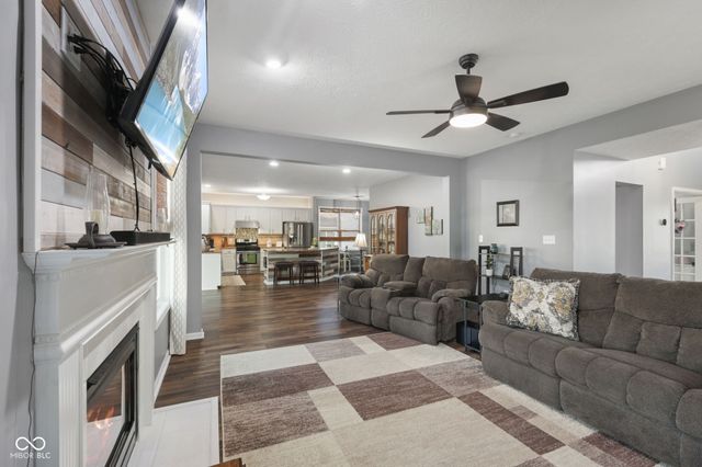1217 Lucca Drive, Greenwood, IN 46143