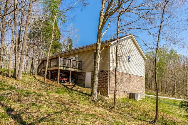 1007 Smiley Troutt Rd, Bethpage, TN 37022