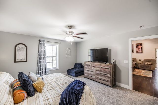 1007 Smiley Troutt Rd, Bethpage, TN 37022