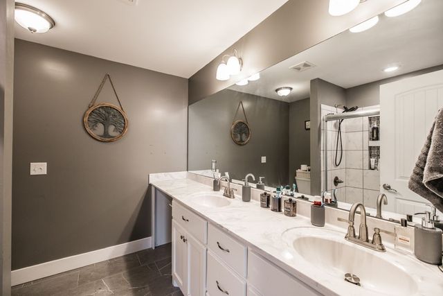 1007 Smiley Troutt Rd, Bethpage, TN 37022