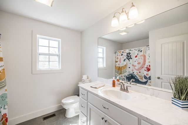 1007 Smiley Troutt Rd, Bethpage, TN 37022