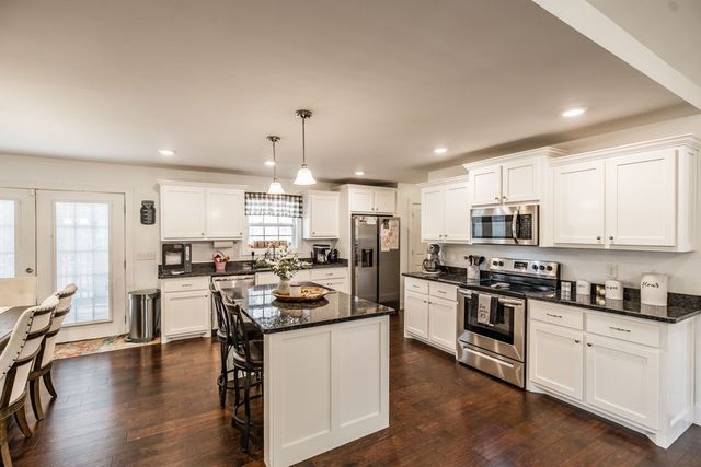 1007 Smiley Troutt Rd, Bethpage, TN 37022