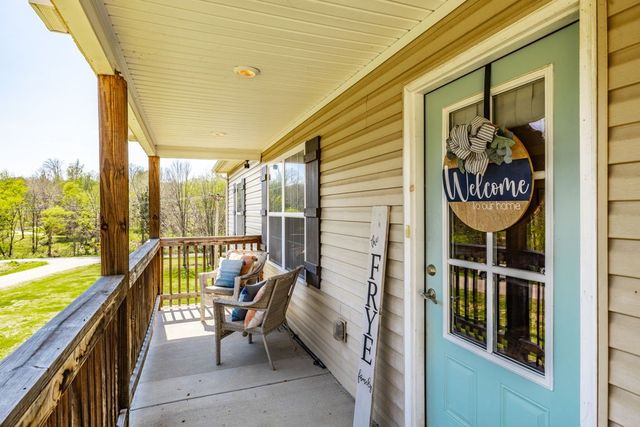 1007 Smiley Troutt Rd, Bethpage, TN 37022