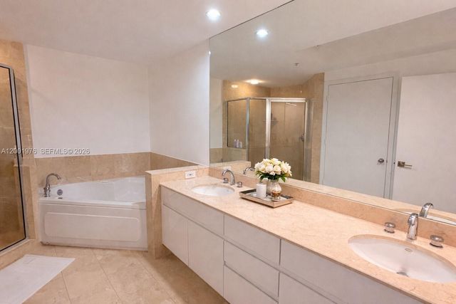 848 Brickell Key Dr 905, Miami, FL 33131